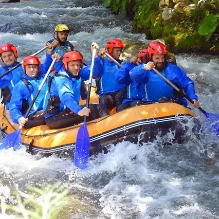 לינה וארוחת בוקר El Bisagra