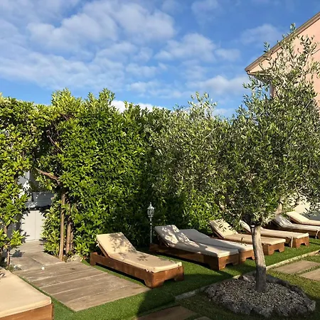 El Bisagra Bed and Breakfast 4*